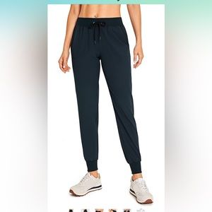 CRZ YOGA Women's Light Weight Joggers - Size Large